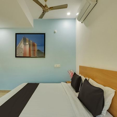 Super Townhouse Qualia Prime Hotel Near Nexus Mall حيدر أباد المظهر الخارجي الصورة