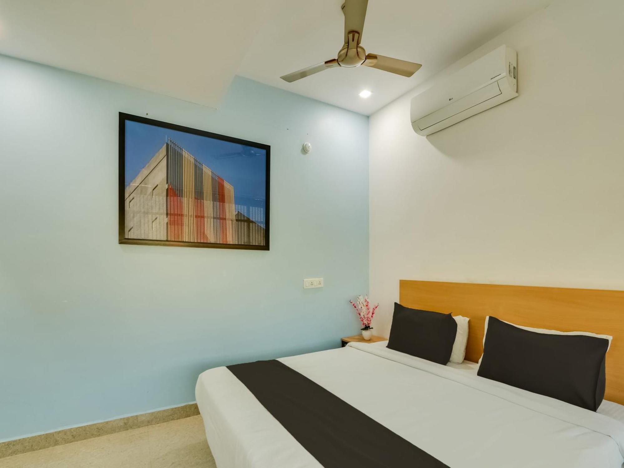 Super Townhouse Qualia Prime Hotel Near Nexus Mall حيدر أباد المظهر الخارجي الصورة