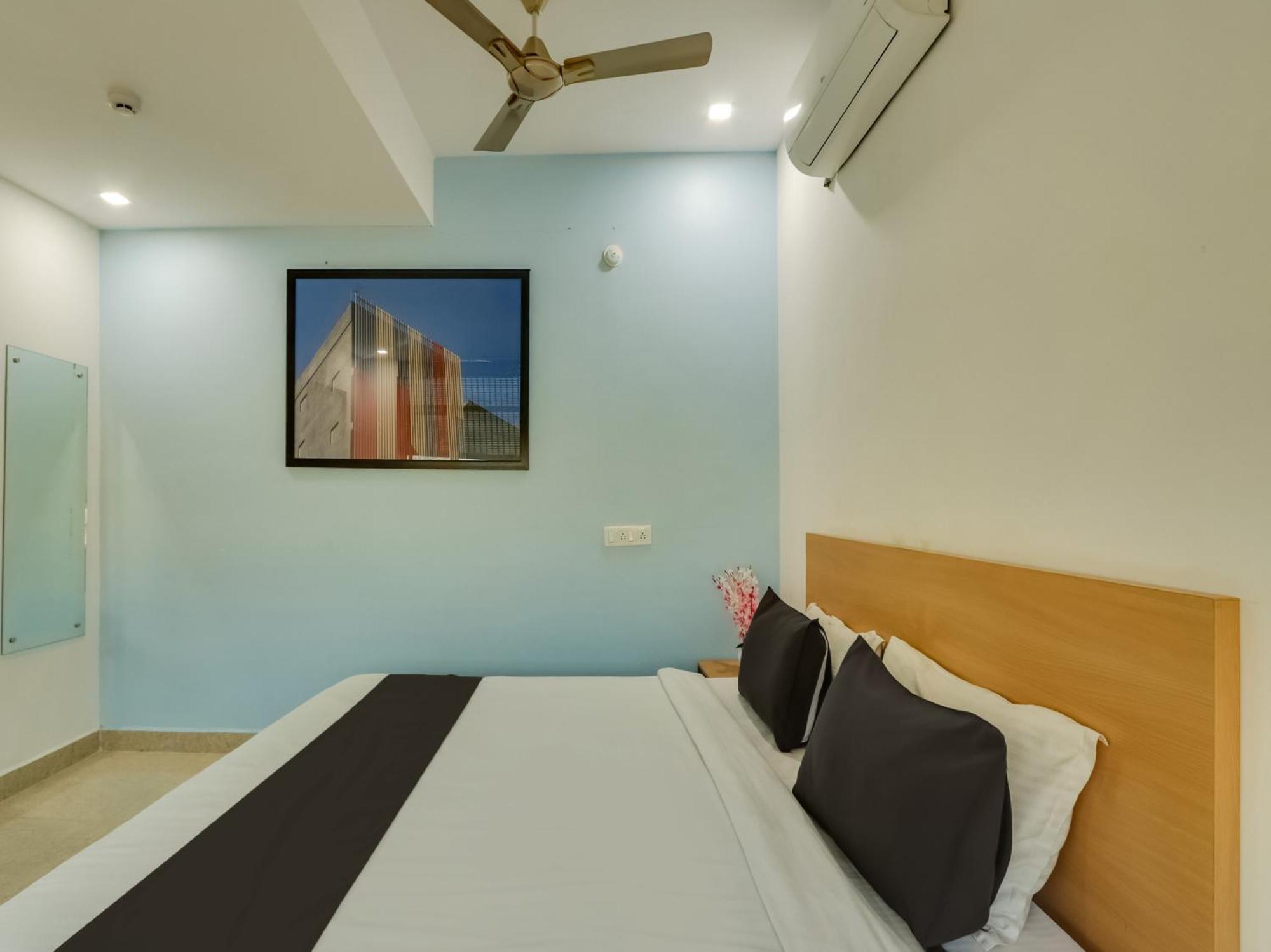Super Townhouse Qualia Prime Hotel Near Nexus Mall حيدر أباد المظهر الخارجي الصورة