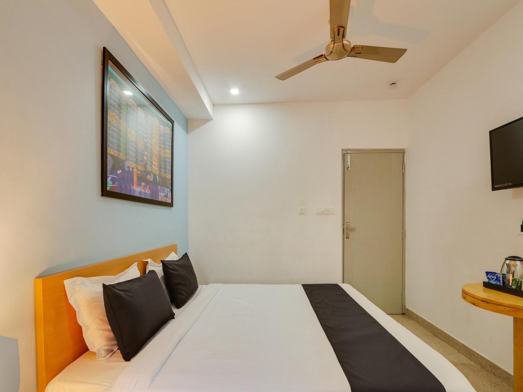 Super Townhouse Qualia Prime Hotel Near Nexus Mall حيدر أباد المظهر الخارجي الصورة