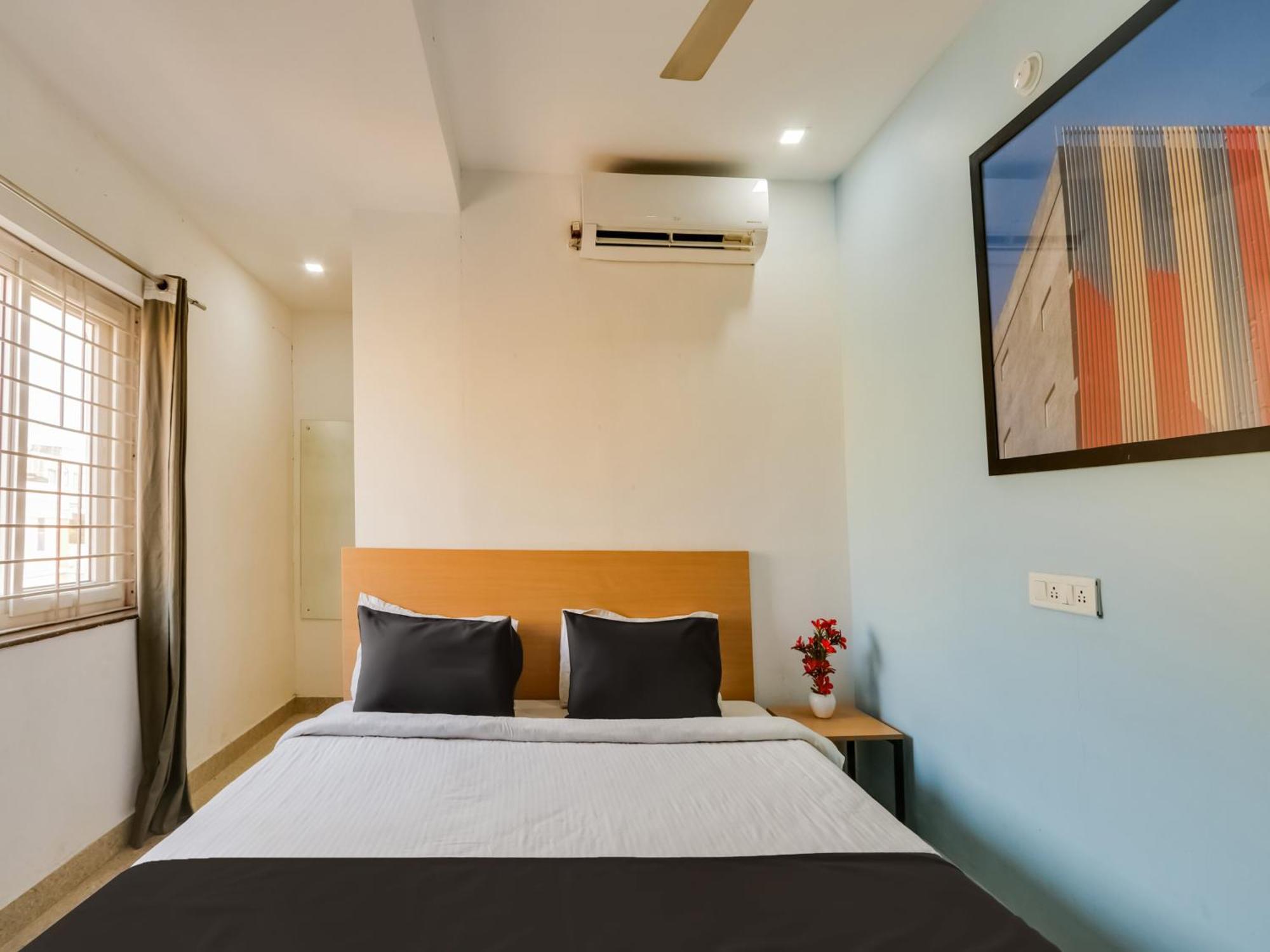 Super Townhouse Qualia Prime Hotel Near Nexus Mall حيدر أباد المظهر الخارجي الصورة